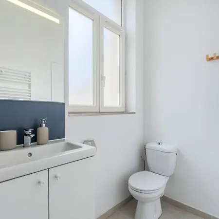 Confortable Proche Métro Et Commerces