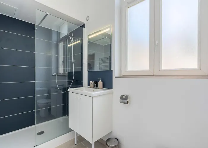 Confortable Proche Metro Et Commerces *