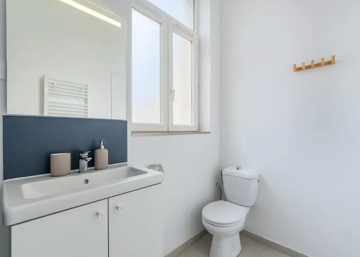 Confortable Proche Metro Et Commerces