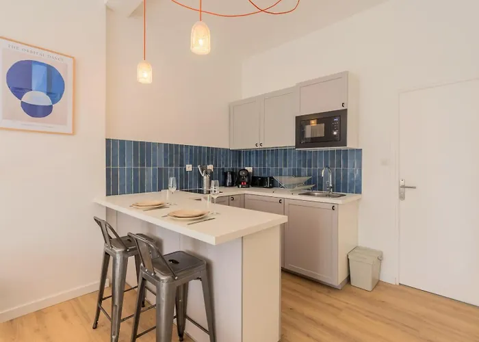 Confortable Proche Metro Et Commerces *