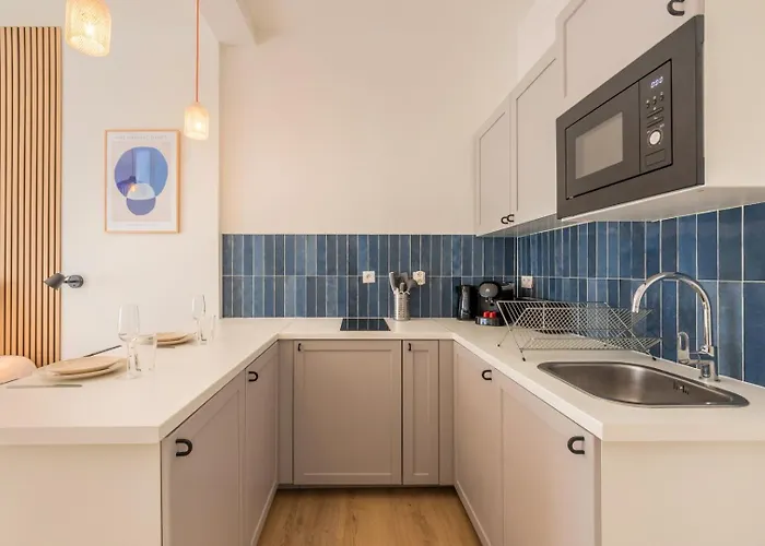 Confortable Proche Metro Et Commerces